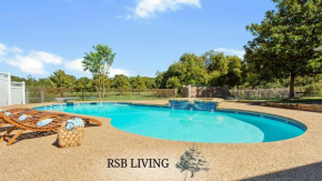 Creekside 4BR 2BA Holiday Home with Beautiful Pool & Garden